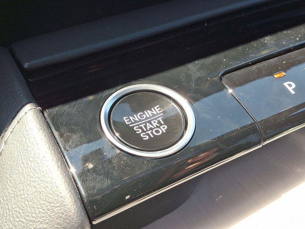 new 2025 Lincoln Navigator car, priced at $110,185
