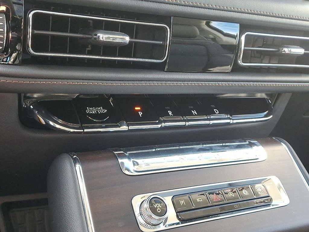 new 2025 Lincoln Aviator car, priced at $68,040