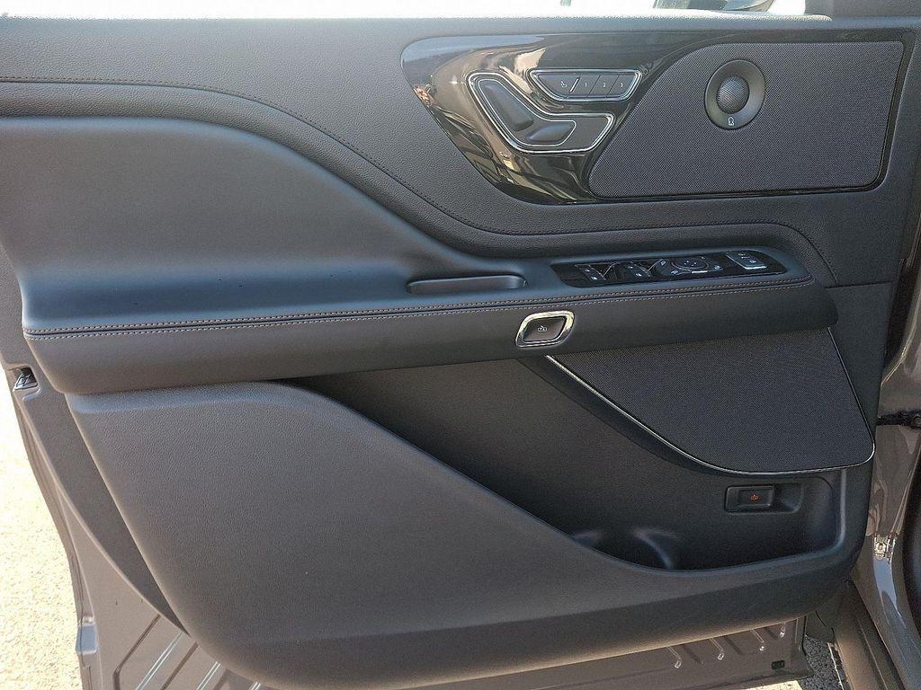 new 2025 Lincoln Aviator car, priced at $65,030