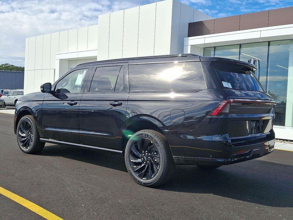 new 2025 Lincoln Navigator car, priced at $112,825