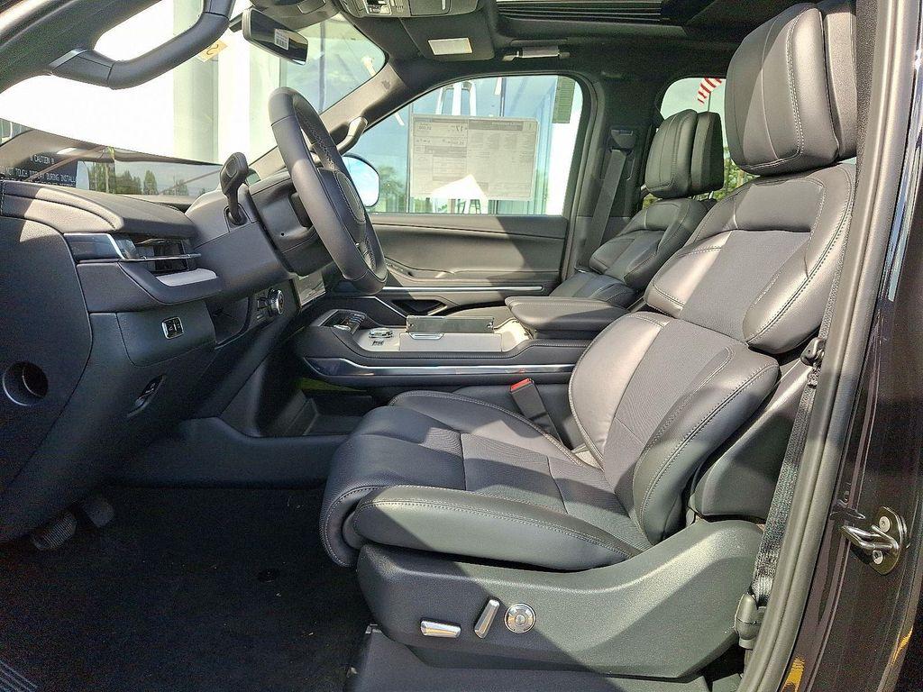 new 2025 Lincoln Navigator car, priced at $112,825