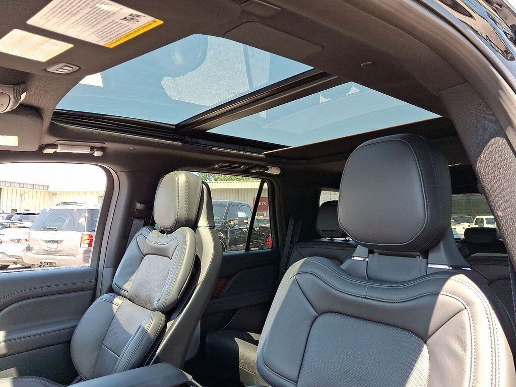 new 2024 Lincoln Navigator car, priced at $89,274