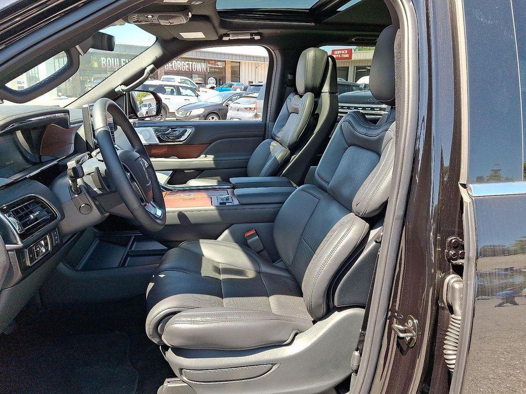 new 2024 Lincoln Navigator car, priced at $89,274