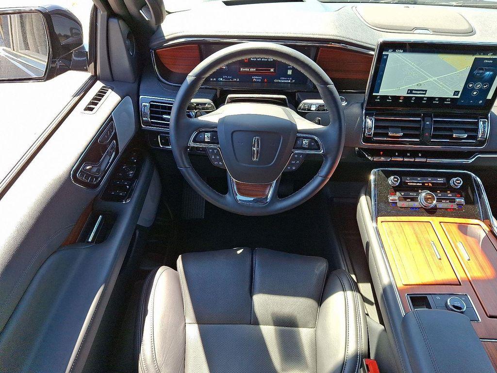 new 2024 Lincoln Navigator car, priced at $89,274