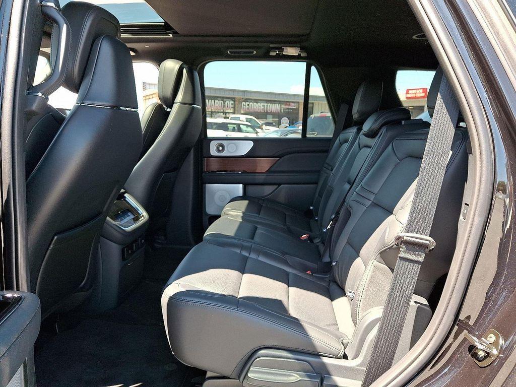 new 2024 Lincoln Navigator car, priced at $89,274
