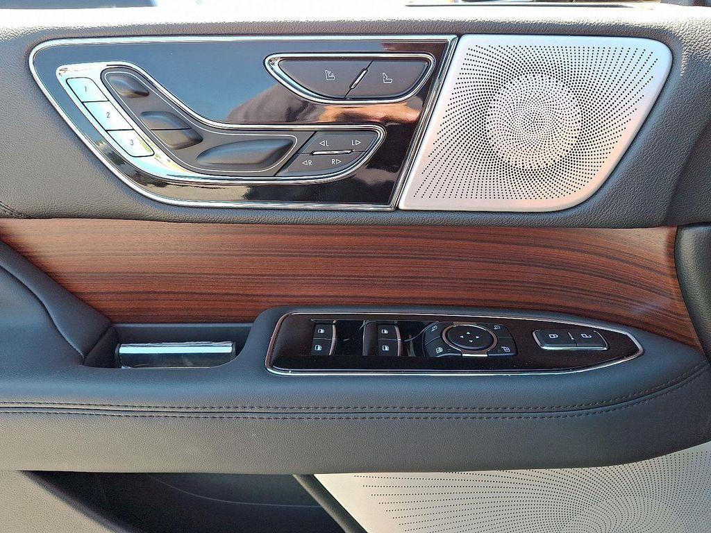 new 2024 Lincoln Navigator car, priced at $89,274