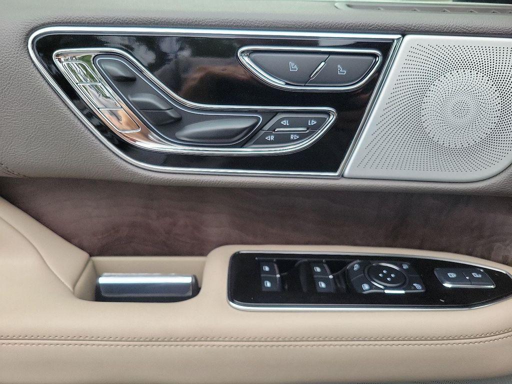new 2024 Lincoln Navigator car, priced at $92,920
