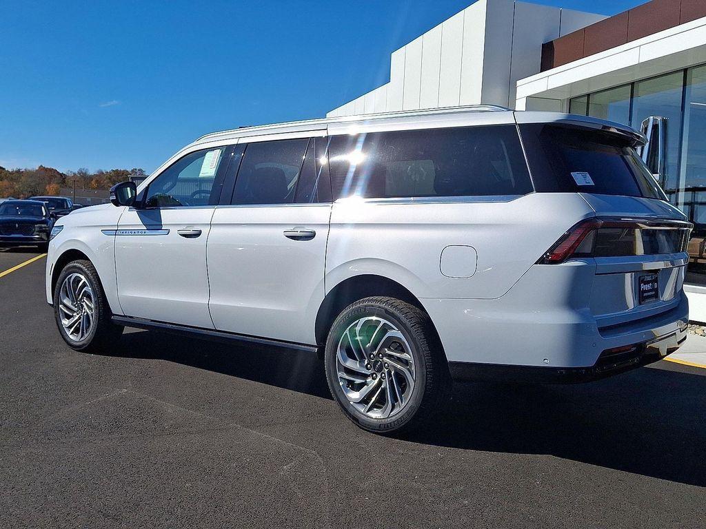 new 2025 Lincoln Navigator car, priced at $107,325