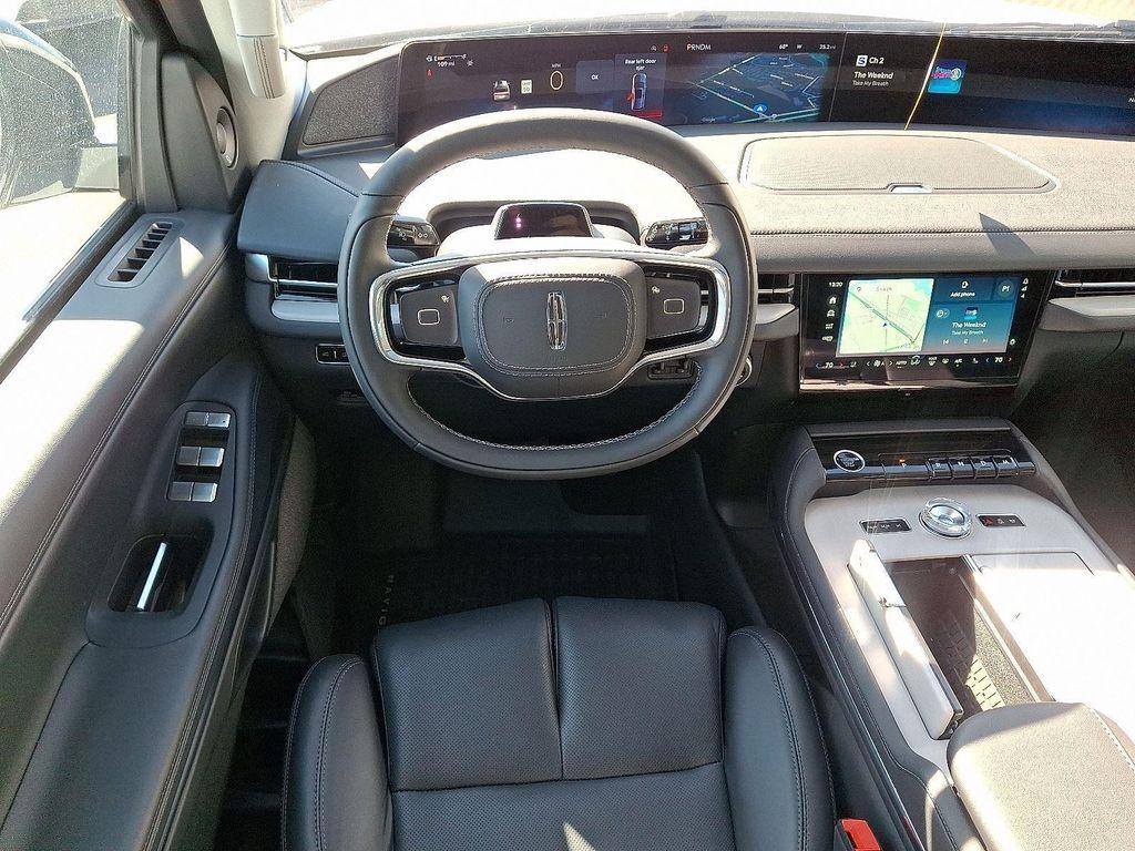 new 2025 Lincoln Navigator car, priced at $107,325