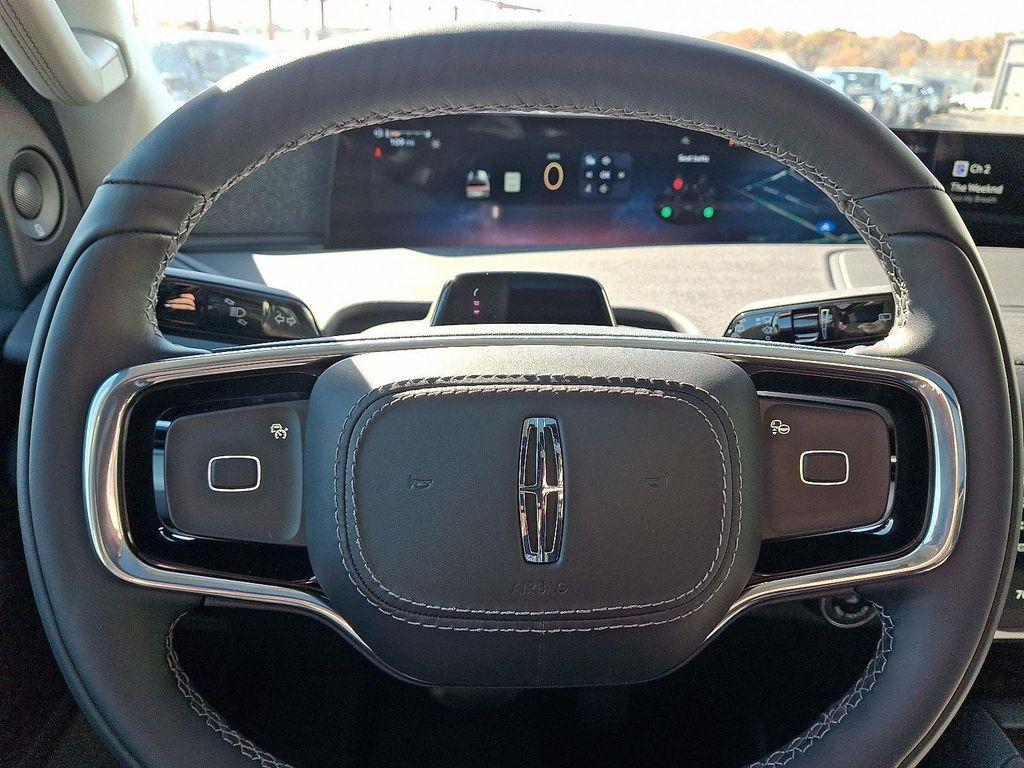 new 2025 Lincoln Navigator car, priced at $107,325