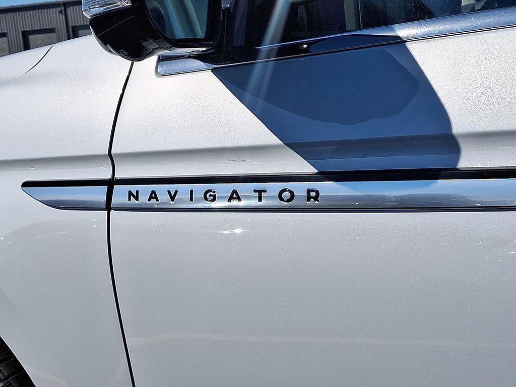 new 2025 Lincoln Navigator car, priced at $107,325