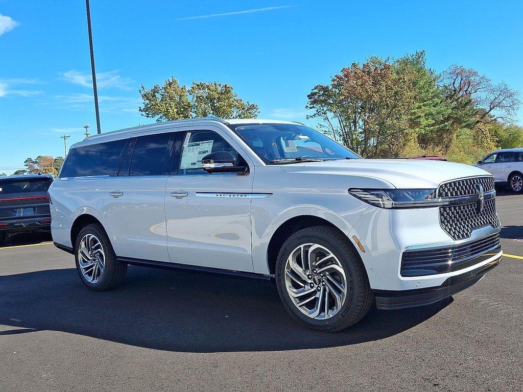 new 2025 Lincoln Navigator car, priced at $107,325