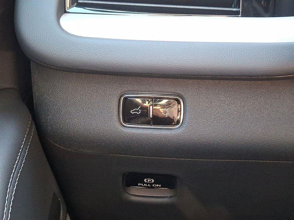 new 2025 Lincoln Navigator car, priced at $107,325