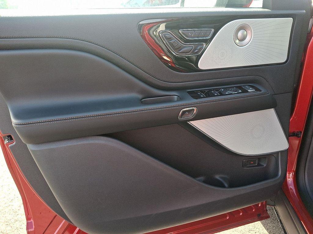 new 2025 Lincoln Aviator car, priced at $81,254