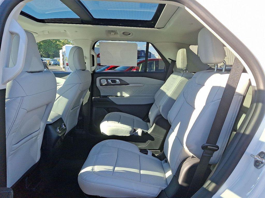 new 2025 Ford Explorer car, priced at $55,706