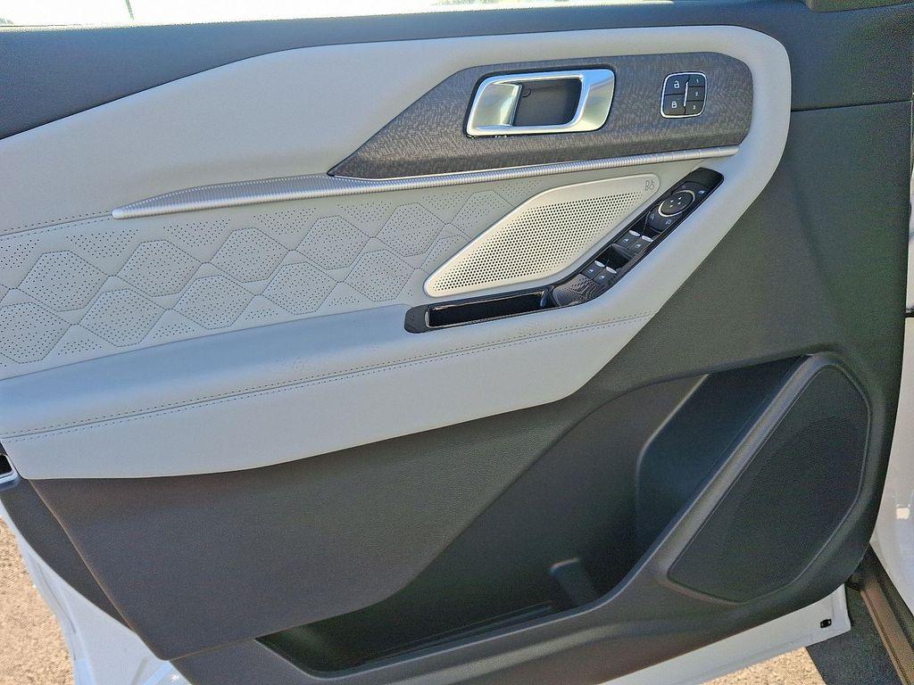 new 2025 Ford Explorer car, priced at $55,706