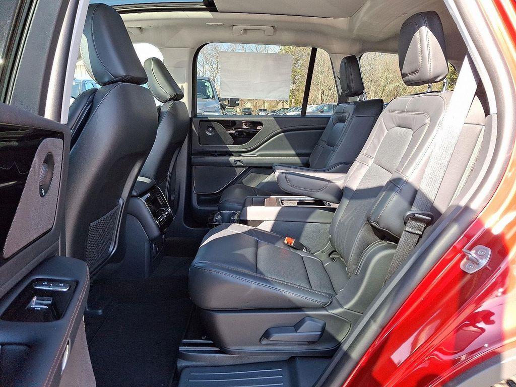 new 2025 Lincoln Aviator car, priced at $68,901