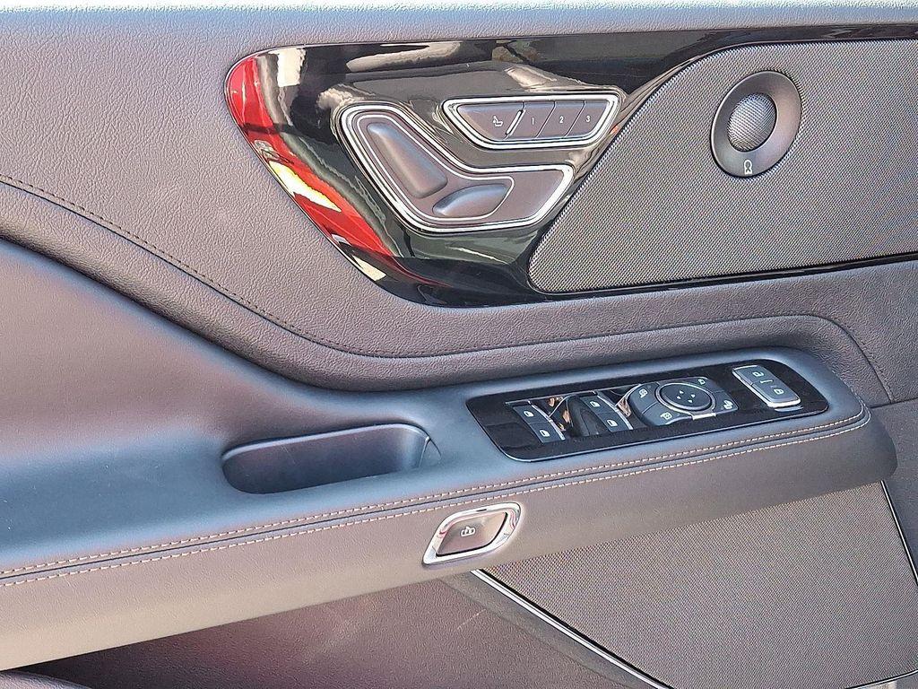 new 2025 Lincoln Aviator car, priced at $68,901