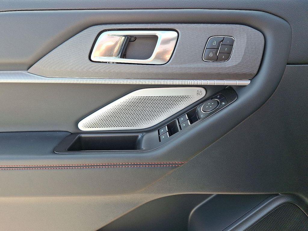 new 2025 Ford Explorer car, priced at $57,568