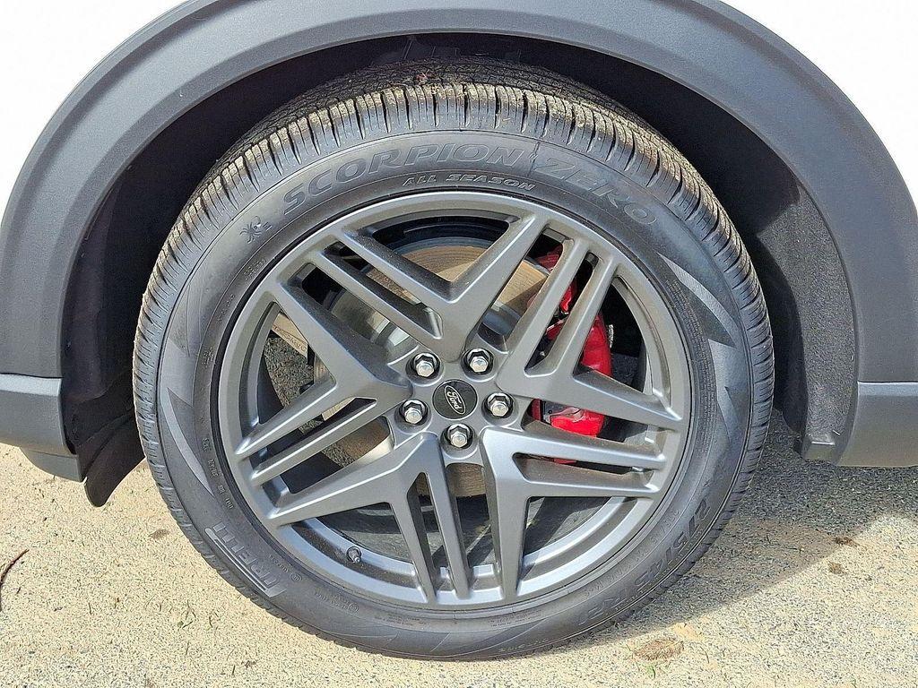 new 2025 Ford Explorer car, priced at $57,568