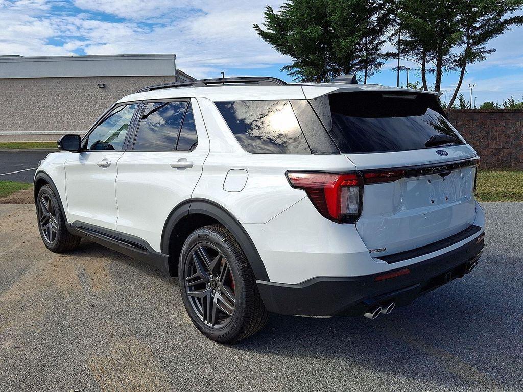 new 2025 Ford Explorer car, priced at $57,568