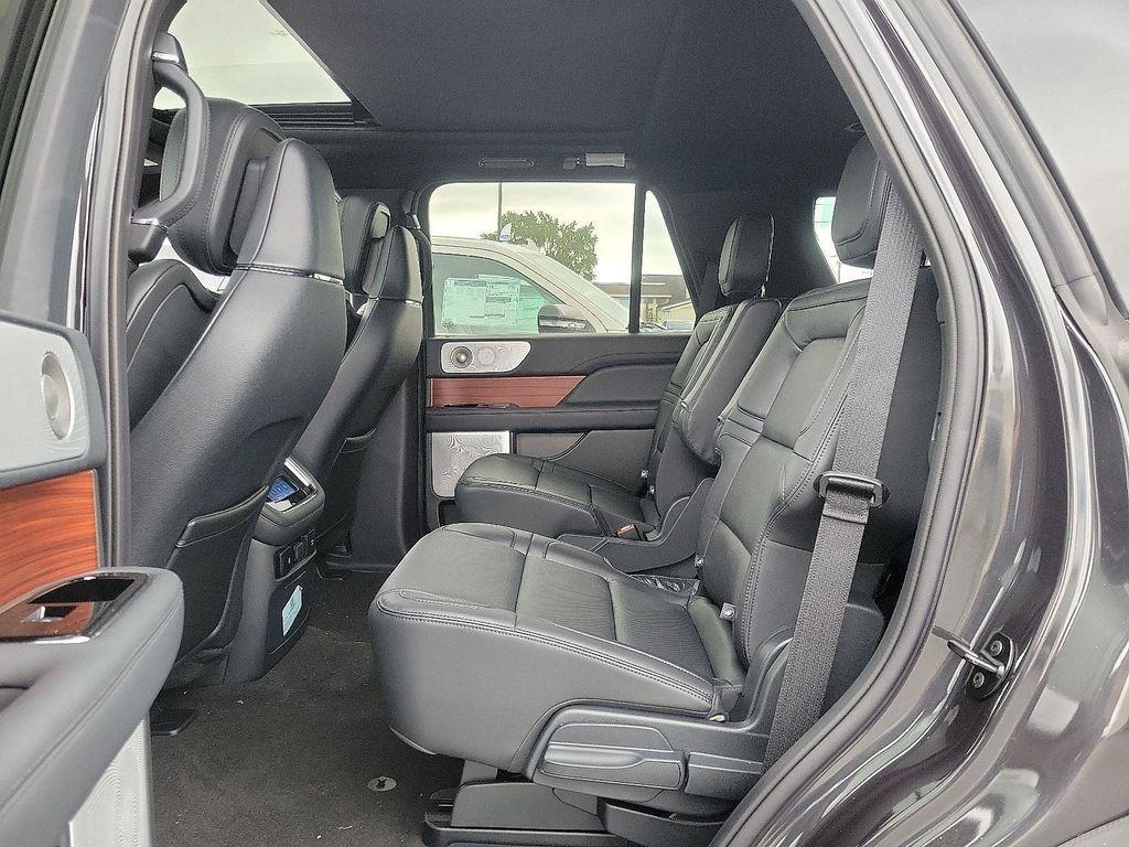 new 2024 Lincoln Navigator car, priced at $91,558