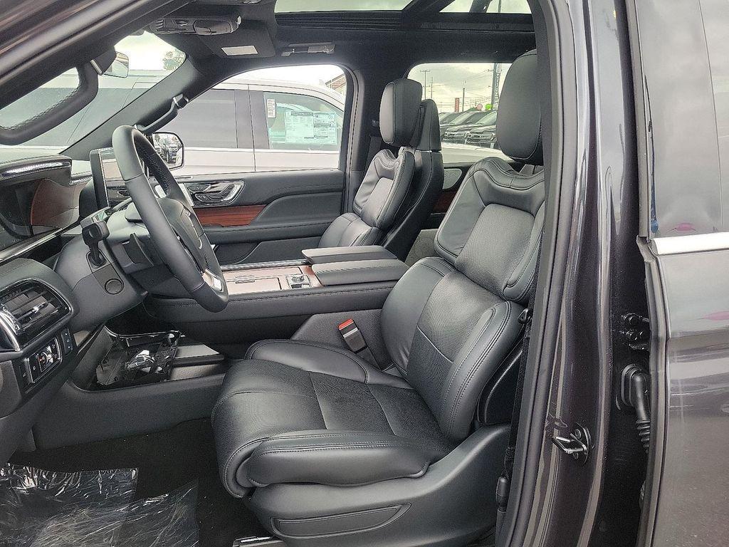 new 2024 Lincoln Navigator car, priced at $91,558
