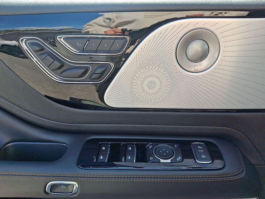 new 2025 Lincoln Aviator car, priced at $78,576