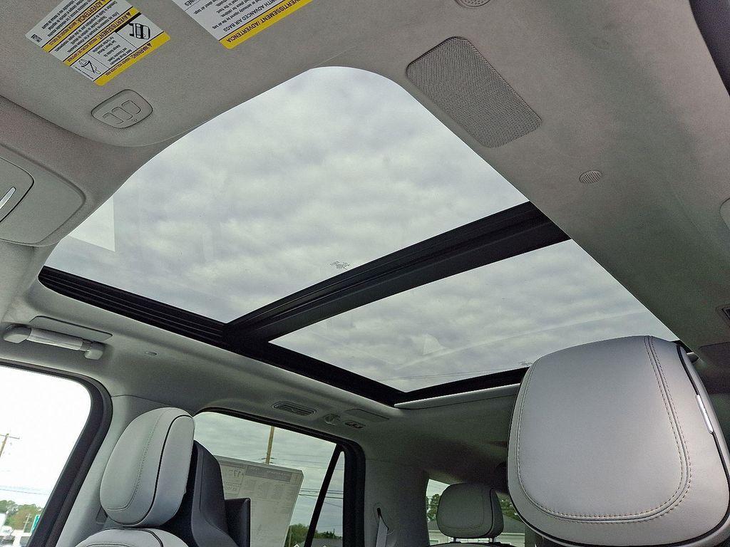 new 2025 Lincoln Navigator car, priced at $125,335