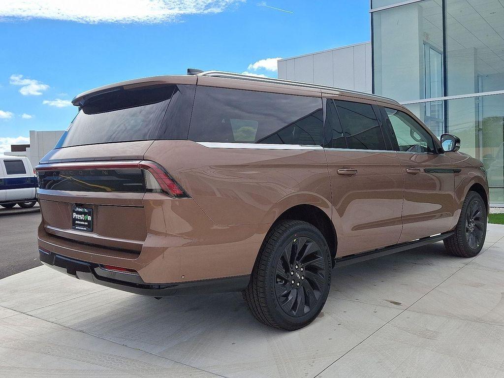 new 2025 Lincoln Navigator car, priced at $125,335