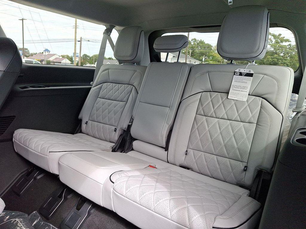 new 2025 Lincoln Navigator car, priced at $125,335