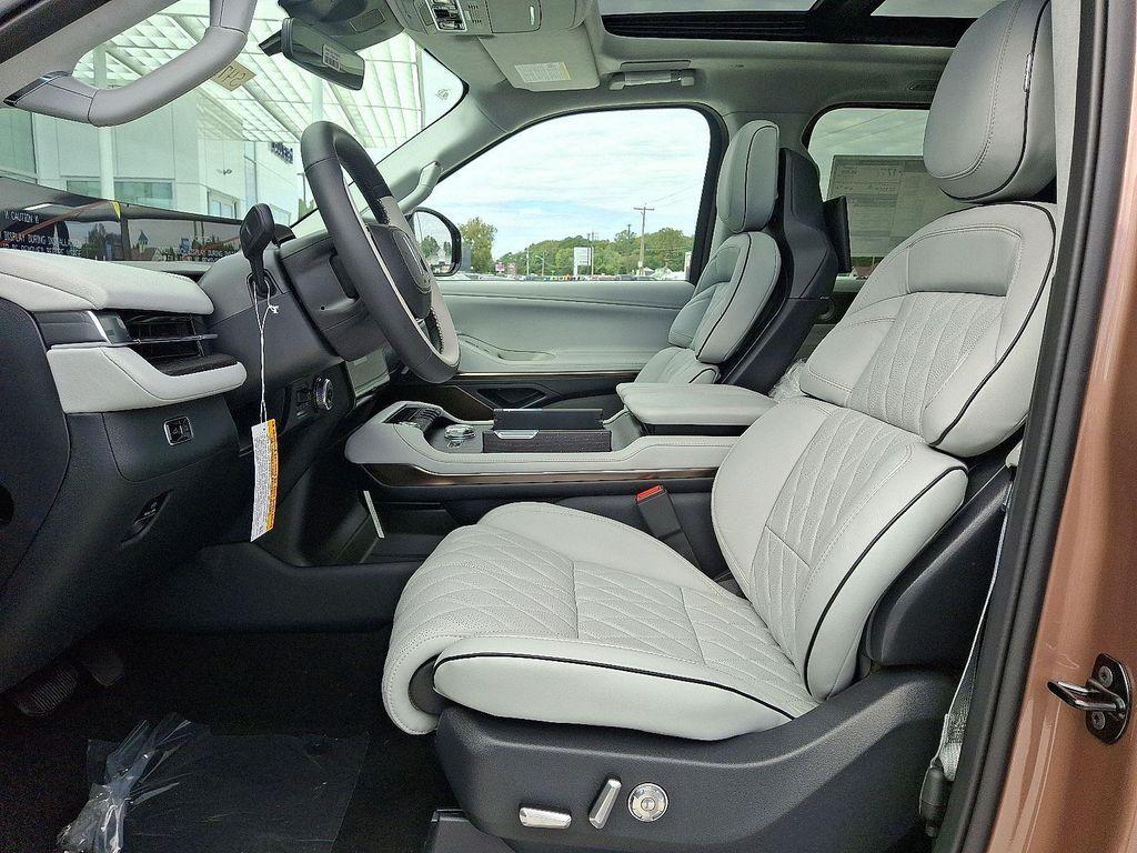 new 2025 Lincoln Navigator car, priced at $125,335