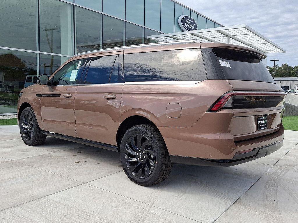 new 2025 Lincoln Navigator car, priced at $125,335