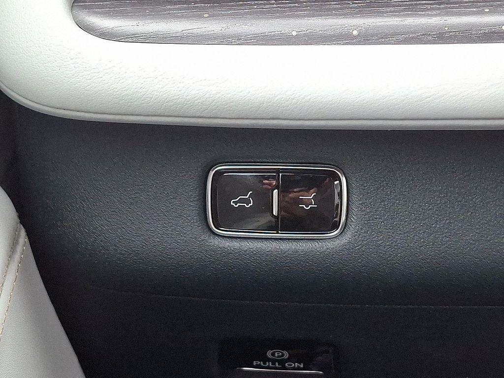 new 2025 Lincoln Navigator car, priced at $125,335