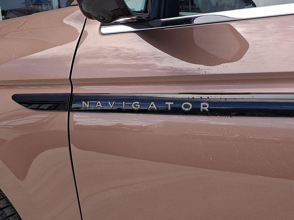 new 2025 Lincoln Navigator car, priced at $125,335