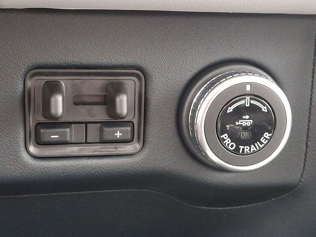 new 2025 Lincoln Navigator car, priced at $125,335