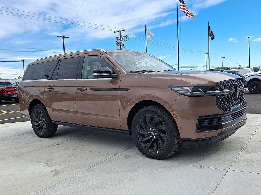 new 2025 Lincoln Navigator car, priced at $125,335