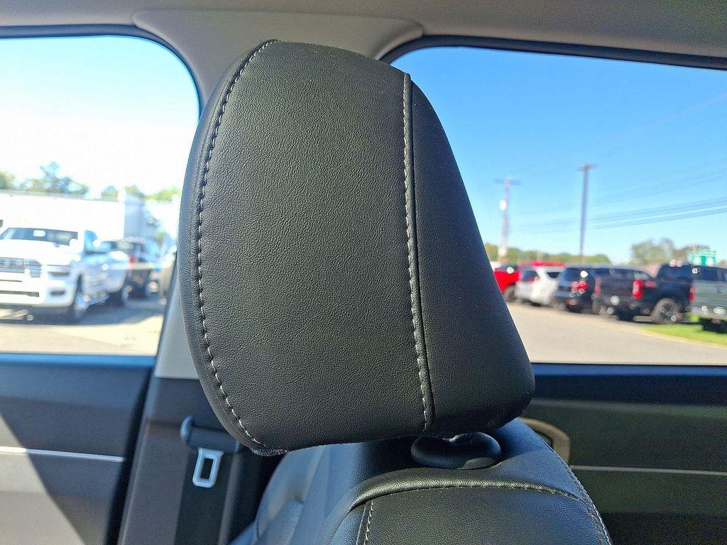 used 2023 Kia Sorento car, priced at $27,637