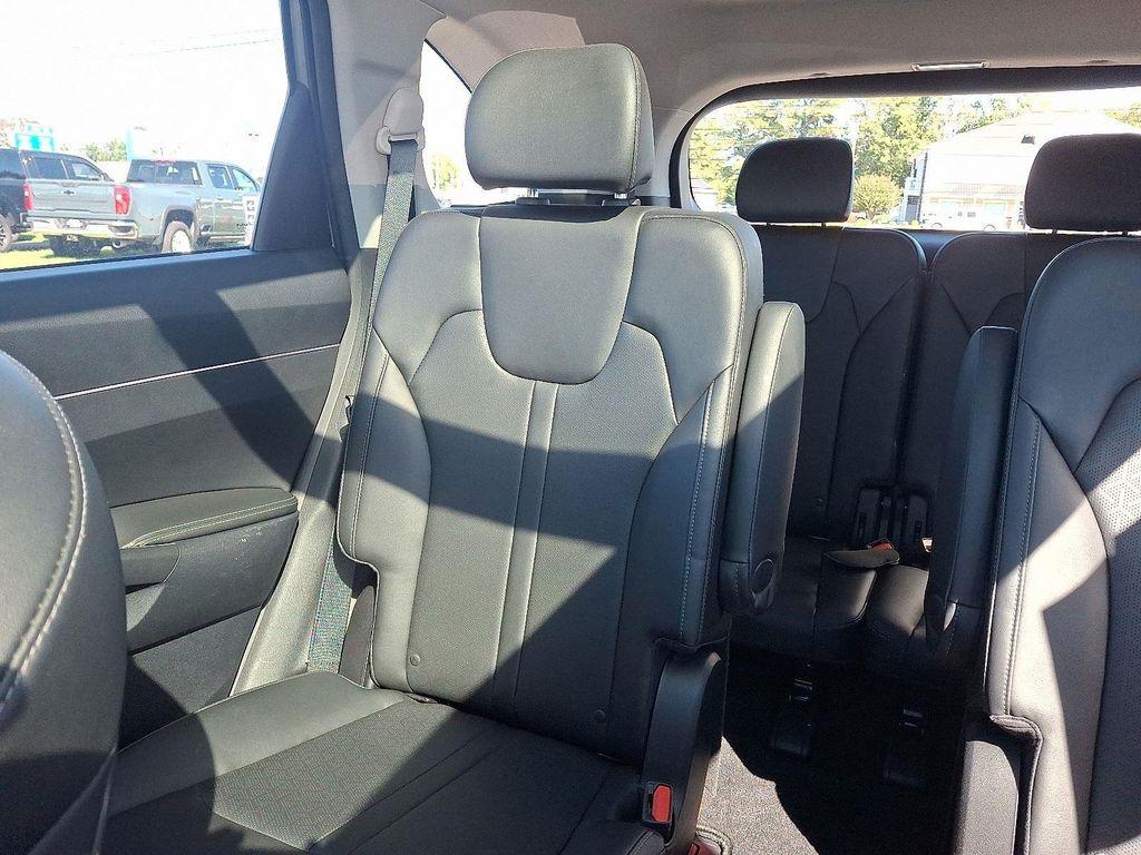 used 2023 Kia Sorento car, priced at $27,637