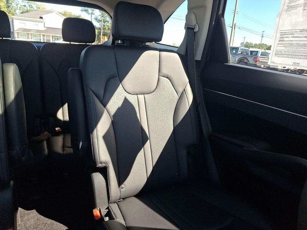 used 2023 Kia Sorento car, priced at $27,637