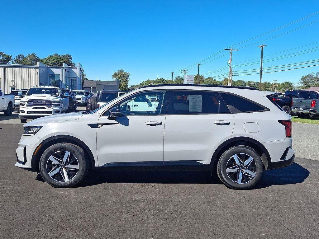 used 2023 Kia Sorento car, priced at $27,637