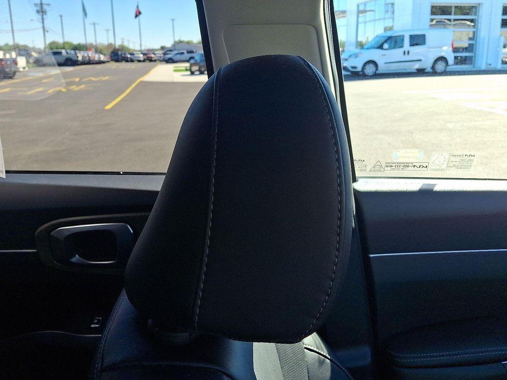 used 2023 Kia Sorento car, priced at $27,637