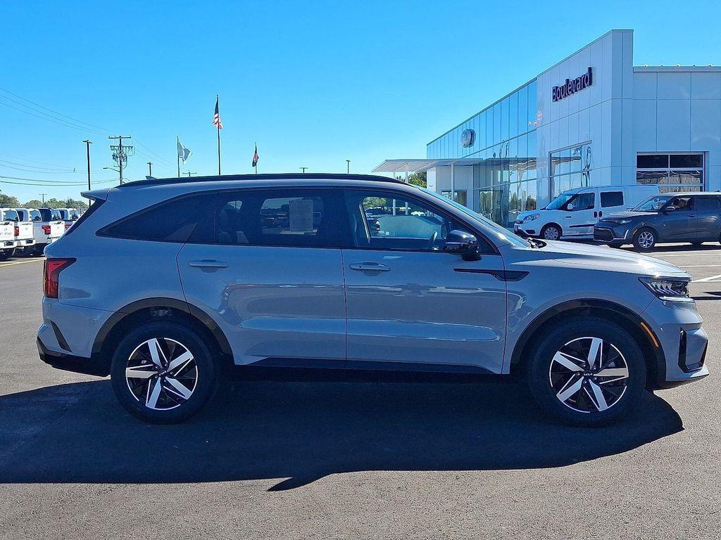 used 2023 Kia Sorento car, priced at $27,637