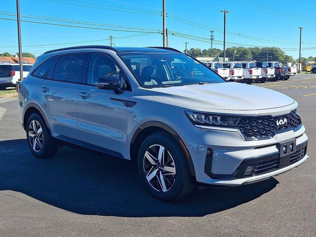 used 2023 Kia Sorento car, priced at $27,637