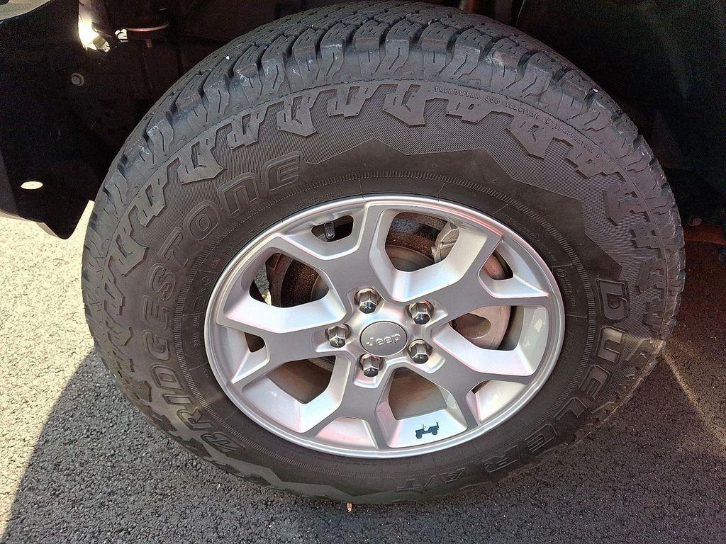 used 2021 Jeep Wrangler Unlimited car, priced at $33,121