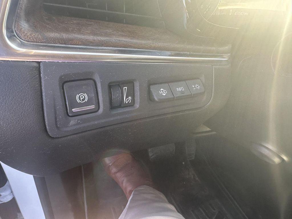 used 2022 Cadillac XT5 car, priced at $30,804