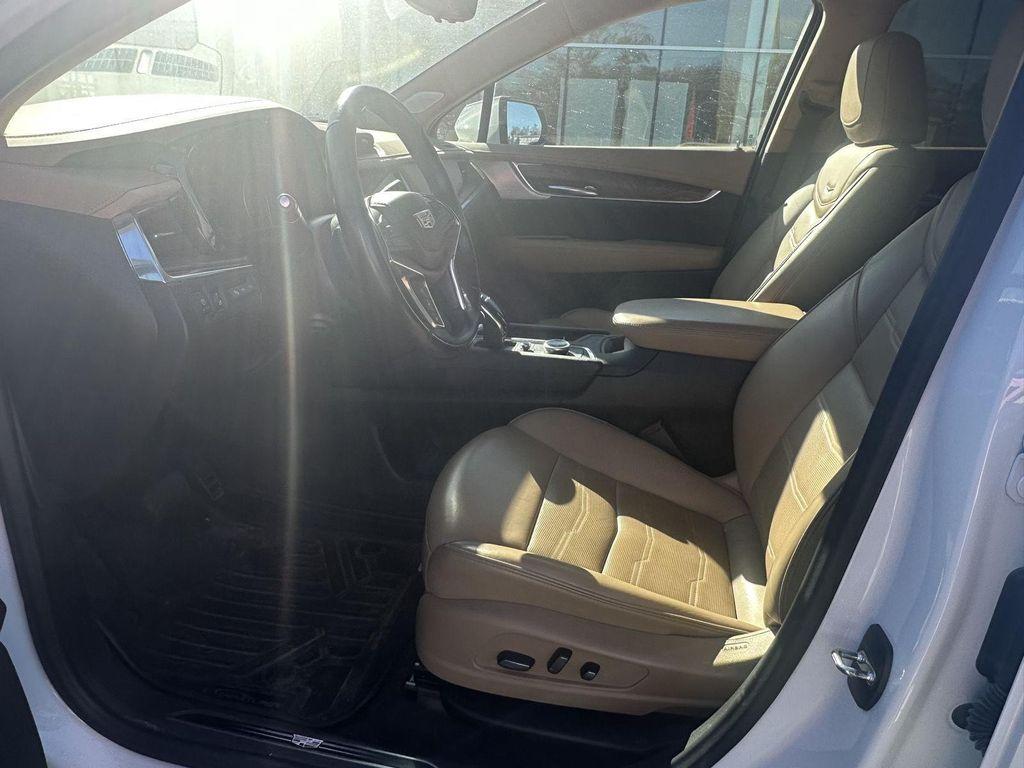 used 2022 Cadillac XT5 car, priced at $30,804