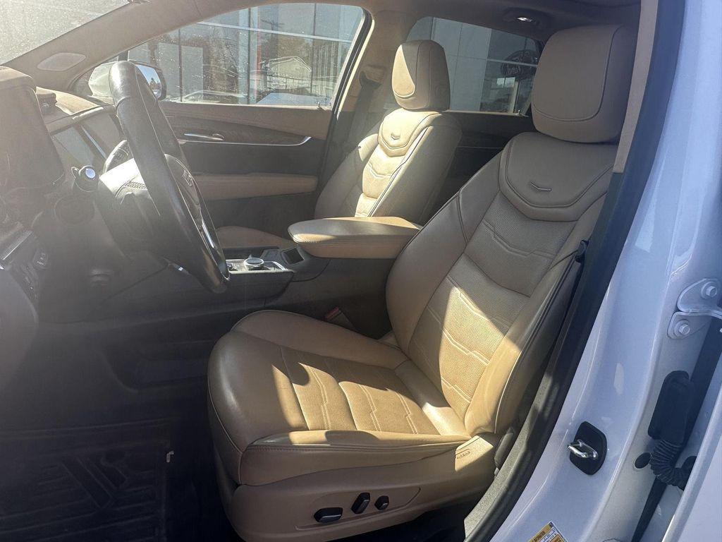 used 2022 Cadillac XT5 car, priced at $30,804