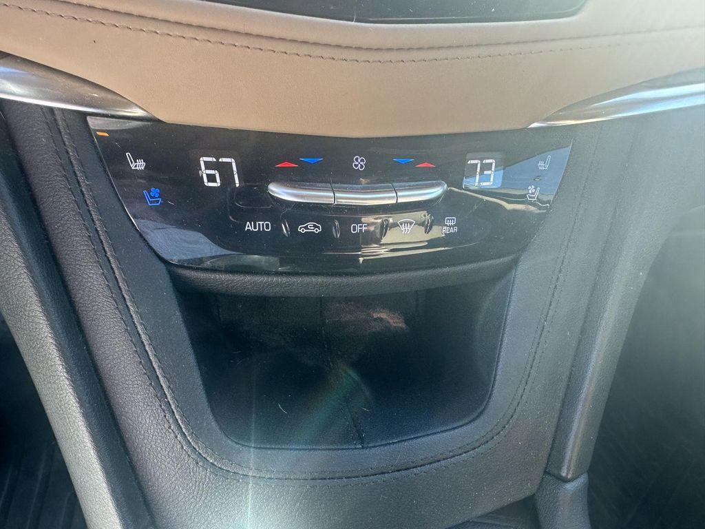 used 2022 Cadillac XT5 car, priced at $30,804