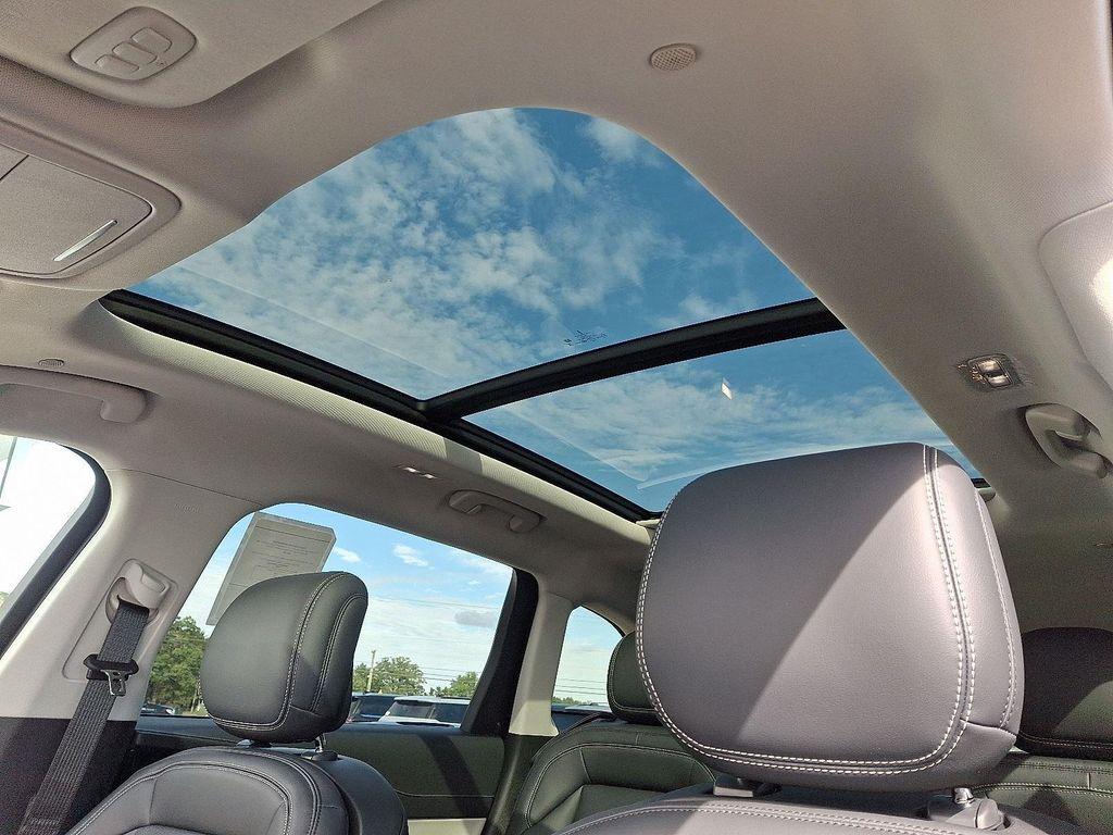 new 2025 Lincoln Nautilus car, priced at $61,267